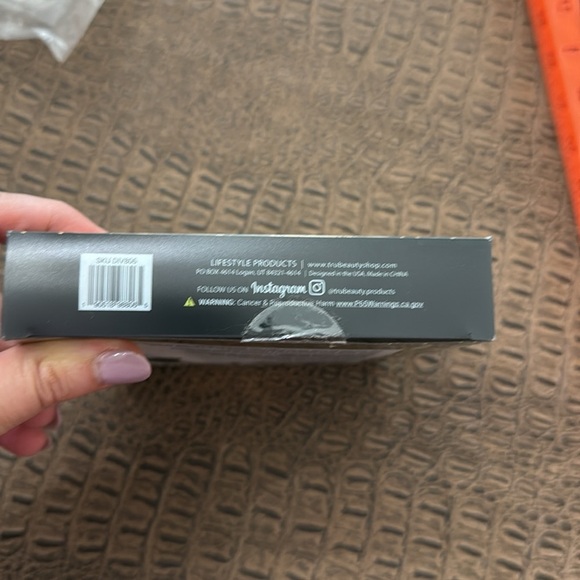 Diva Beauty Oversized Satin Bonnet Green Reversible 17” Sleep Cap with Bow - Picture 4 of 4